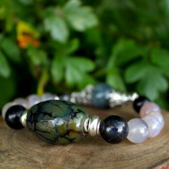 ドラゴンヴェインアゲート、アイオライト、オブシディアン、キャッツアイ　精神安定、危険を回避する最強の護符ドラゴンブレスレット