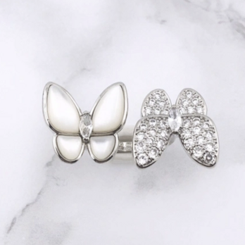 幸せのパピヨン【高品質！送料無料！当日配送！】2連リング　マザーオブパール　クローバー