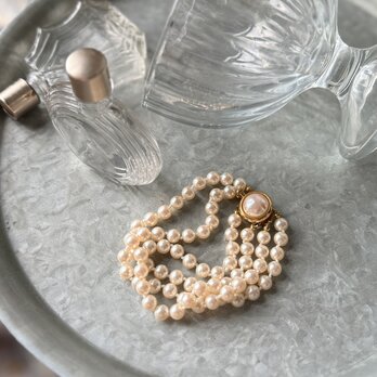 B173-ヴィンテージブレスレット  Victorian-style triple-strand faux pearl
