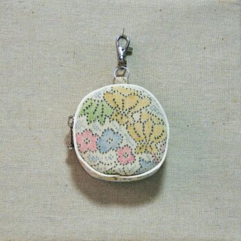 着物リメイク　ちっちゃなまあるいポーチ