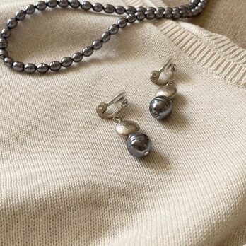Vintage Metal bijoux ソフトタッチ痛みなくしっかりとホールドのイヤリング　大粒アクリルバロック