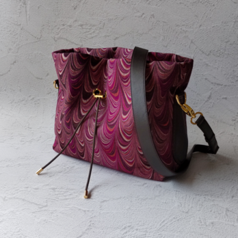 The lop drawstring shoulder bag