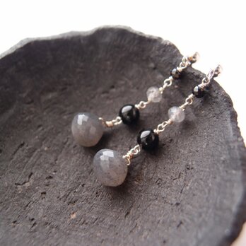 【SV】Gray Moonstone Earrings／グレームーンストーン ミニスタッドピアス