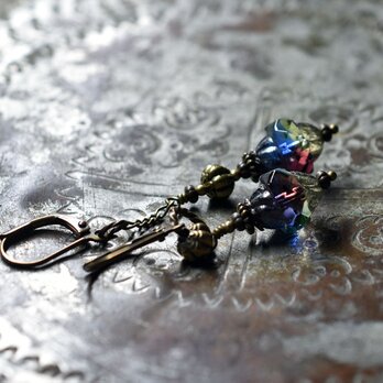 マジックアワーチェコビーズと手毬ブラスのリング＆チェーンのアンシメトリーピアス