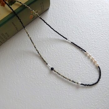 モノトーン天然石のネックレス