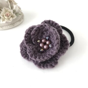 毛糸編みヘアゴム　フラワー　モーブ 紫 パープル かぎ針編み 花 パール ビーズ