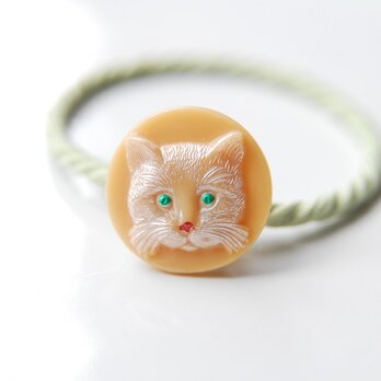 ネコ柄チェコガラスボタンのヘアゴム　黄色