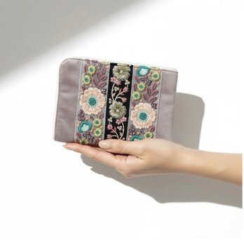 【豪華なインド刺繍の通帳ポーチ】１点限定販売/上品で大人可愛い/通帳・カード・お薬手帳/通院ポーチ/カードポケット