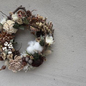 秋の始まり 木の実とツルを沢山使ったリース