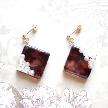 レジンアート　スクエアピアス〈二つの影法師〉