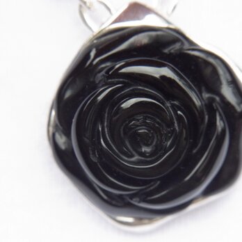 薔薇のペンダント