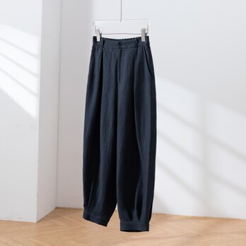 きれいに穿けるフロントタックパンツ　リネン100％　裾絞りハイウェストパンツ　紺色　200805-4
