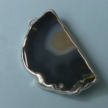 メノウのブローチ