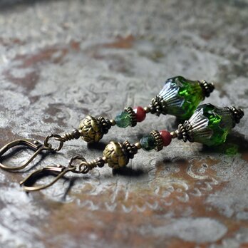 グリーンチェコビーズとアンデシン＆モスアゲート、蓮華ブラスのピアス