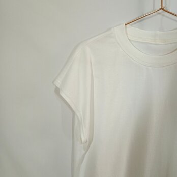 [67]	le T-shirt à manches françaises