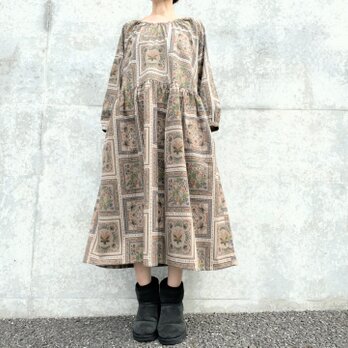 すずらん草花柄＊大人のナチュラル長袖ワンピース＊ヴィンテージハンカチコーデュロイ＊ポケット付＊綿100％＊モカベージュ