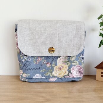 便利なポケットいっぱいふた付きポーチ（ローズ）