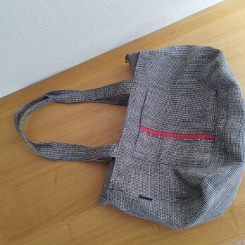 千鳥格子 柄 リネン の ショルダーバッグ ファスナー 赤耳リネン 外ポケット