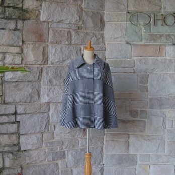 【 ケープコート 】グレンチェック（千鳥格子） モノトーン クラシカル エレガント ウール100％　シルバーのボタン