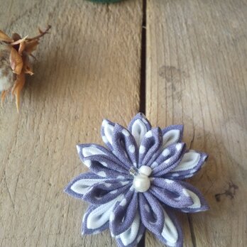 つまみ細工のお花のブローチ