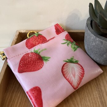 バネ口ラミネートポーチ　いちご