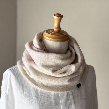 ベビーカシミヤのBi-color ねじりスヌード / REホワイト×ペールピンク