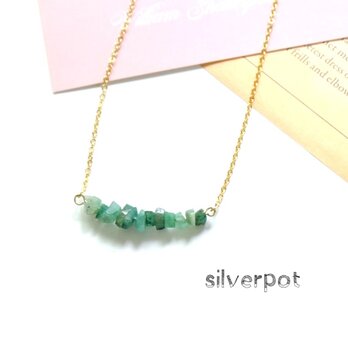 G154【5月の誕生石　エメラルド】のさざれバーネックレス　グリーンカラー　チェーンの色＆長さお好みでお作りします