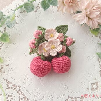 レース編み 小さなりんごのブローチ~cherry pink~