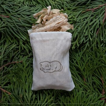 青森ひばサシェ〈猫〉ごめん寝 お昼寝 おやすみ ネコ