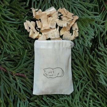 青森ひば サシェ 4個 天然成分ヒノキチオール 質の良い眠りと深い休息をサポート〈猫〉 ごめん寝