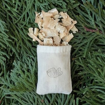 日本の森を守る 青森ひば 天然チップサシェ 4個 環境に優しいサステナブルな癒やし〈たいやき〉