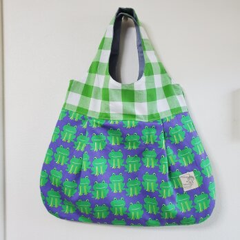 ギャザー切替えラウンド型トートバッグ(カエル×ブロックチェック柄)