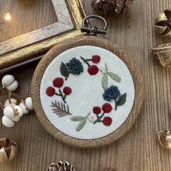 【刺繍キット】クリスマスのミニリースフレーム -ネイビー -