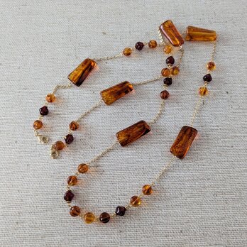 アンバー色の長さ調整ができるステーションロングネックレス（N1330）