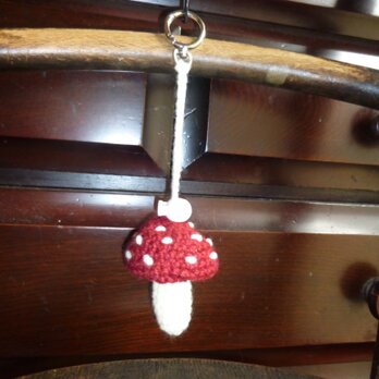 手編みのキノコのバッグチャーム