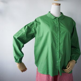 アップルグリンの長袖ブラウス
