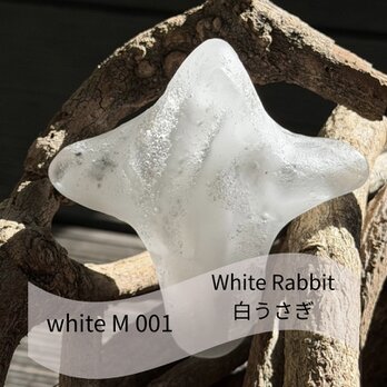AME white M001　パート・ド・ヴェールガラスのお守り　