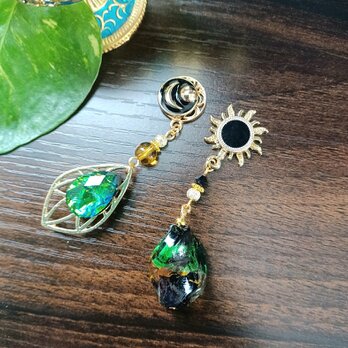 太陽☪︎夕陽 光アラビアンポストピアス グリーン ハンドメイド No.1718