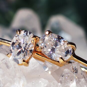 モアサナイト6mmのオーバルファセット爪留めリング・縦横可　～天狼（てんろう）