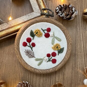 【刺繍キット】クリスマスのミニリースフレーム -マスタード -