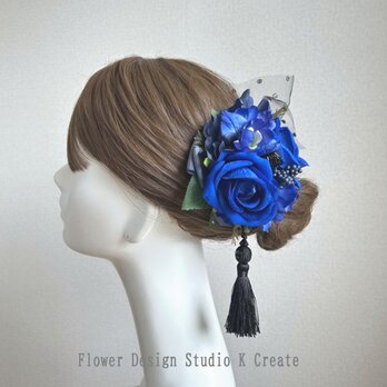 青い薔薇とタッセルのヘアクリップ　髪飾り　青　ブルー　タッセル　ショートヘア　ボブ　成人式　袴　卒業袴　卒業式　入学式