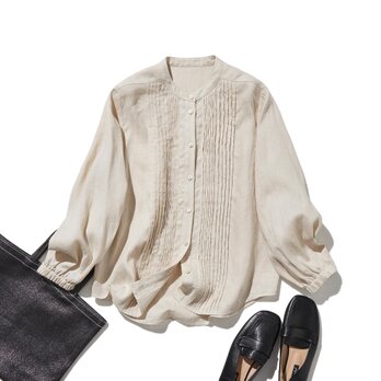 上品な佇まいと、心地よい着心地を兼ね備えた一枚　ピンタックシャツ　リネンシャツブラウス　ベージュ　251007-2