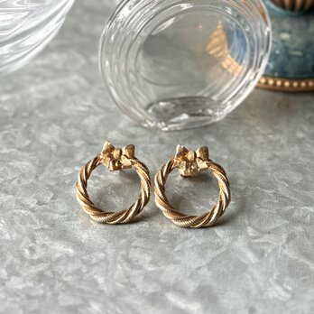 PA433-【 AVON 】エイボン・ヴィンテージピアス 1979 Wreath Ribbon Gold Tone Hoops