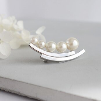 ＜フォーマル・普段使いにも＞ シルバー×パールカーブ ブローチ