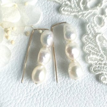縦長バロック淡水真珠＊フックピアス・オフホワイト3pcs