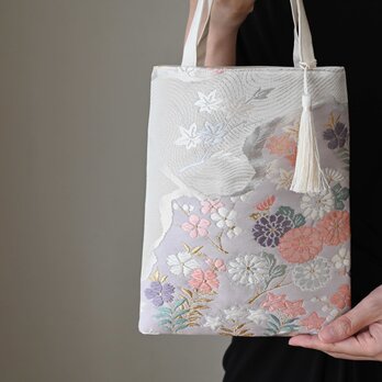 【花々・色紙・波模様 　シルバー・薄紫　シルク帯リメイク ミニサブバッグ フォーマルバッグ】結婚式、パーティー、和装バックにも。