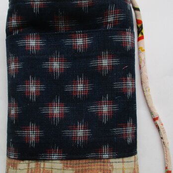 ８４７５　絣の着物で作ったスマホポーチ