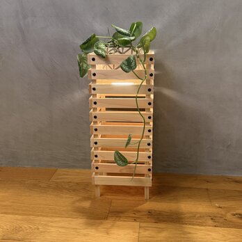 ルーバーから漏れる灯りが美しいあんどんの様なフラワースタンド/間接照明付きフラワースタンド