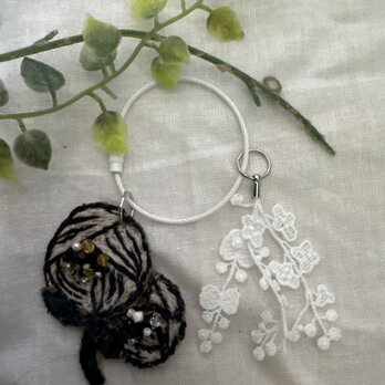 *ハンドメイドチャーム&キーホルダー*ミナペルホネンW rosy白レース キーリング