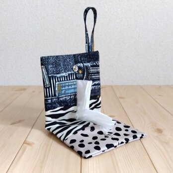 持ち手付き　パッチワークの携帯ティッシュケース　ボックスティッシュから詰替え　メンズ　吊り下げ　アニル柄＆デニム柄　409